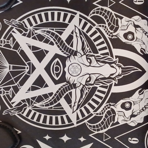 KILLSTAR OCCULT GRAPHIC PENTAGRAM HANDEL HARDWARE KISSLOCK CROSSBODY/SHOULDER - Picture 3 of 16